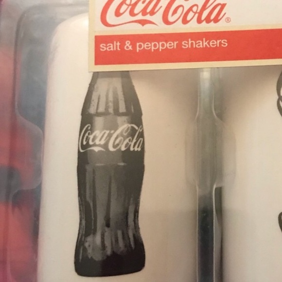 Coca Cola Salt and Pepper Shakers - Picture 4 of 5